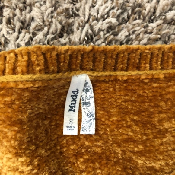 Size small top - Picture 2 of 2